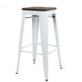 Оптовая дешевая мебель белый коммерческий промышленный железный барный стул с деревянной доской барный стул